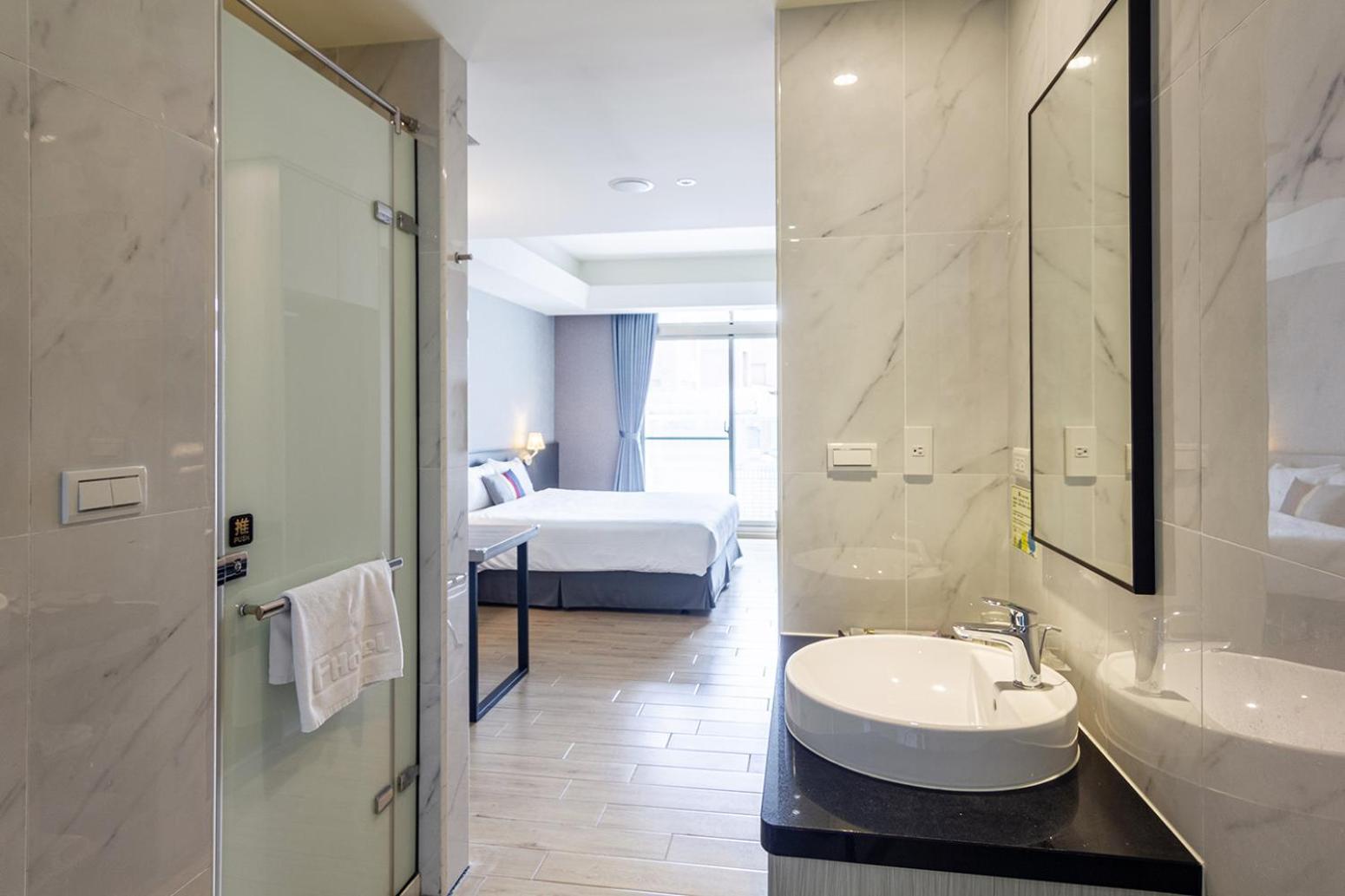 F HOTEL Luzhou Taipei Extérieur photo